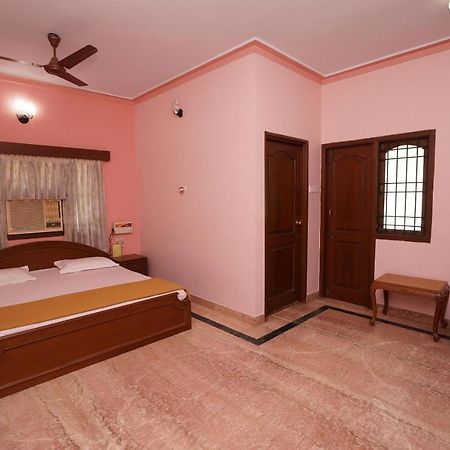 Lloyds Guest House, North Boag Road, T. Nagar Ченай Екстериор снимка