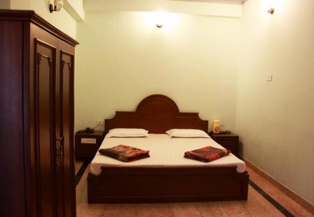 Lloyds Guest House, North Boag Road, T. Nagar Ченай Стая снимка
